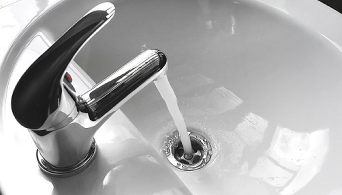 Artículo: ¿Por qué el agua del lavabo huele mal? Los 10 motivos más comunes y cómo solucionarlo