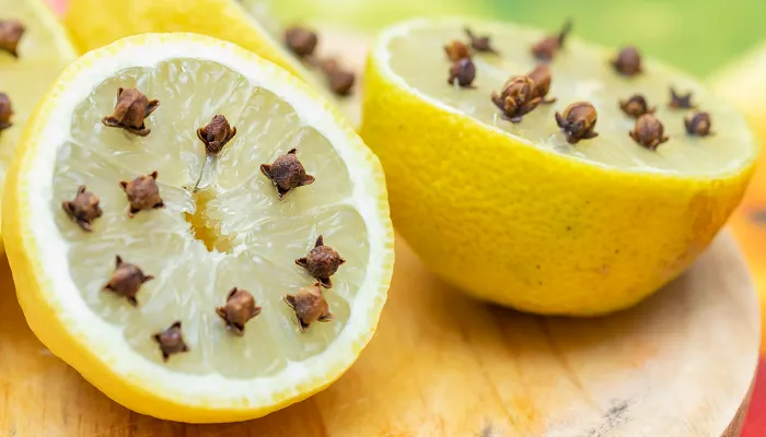 Limones con clavo remedio contra moscas